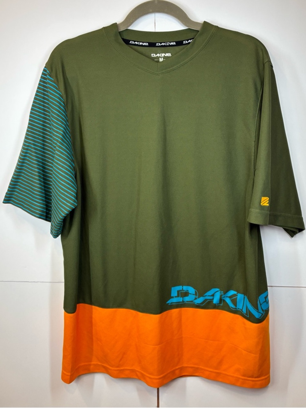 Dakine Men’s Medium Colorblock Performance Shirt Green Orange Short Sleeve